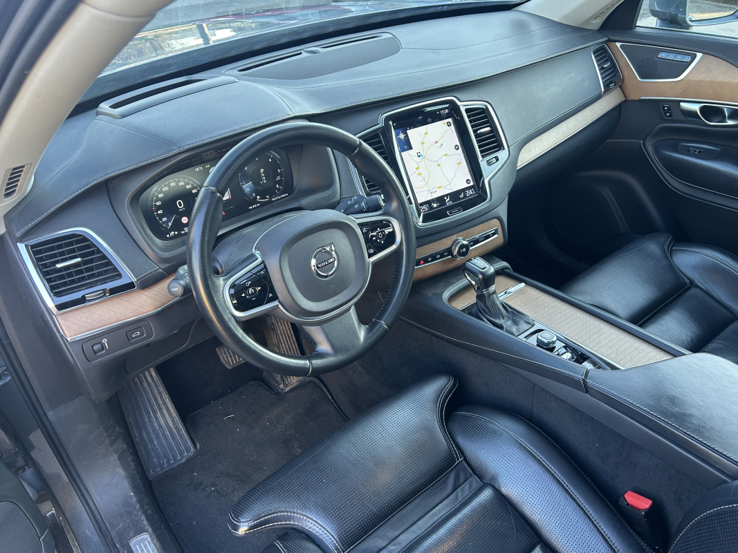Volvo XC90 — 9