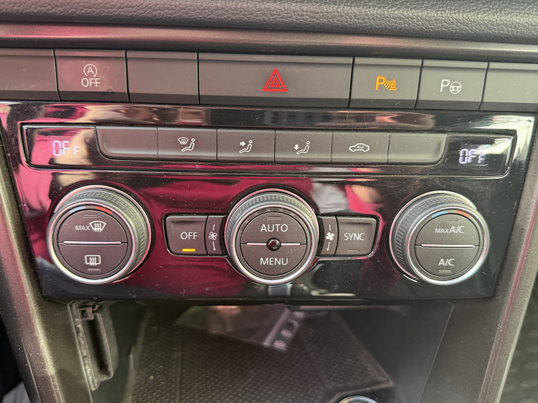 Volkswagen T-roc — 18