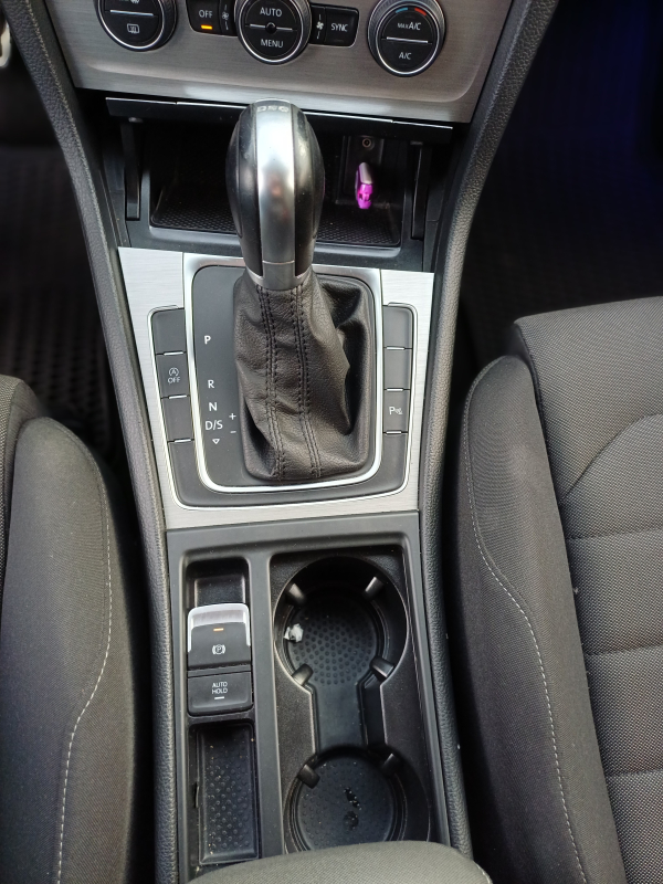Volkswagen Golf — 16