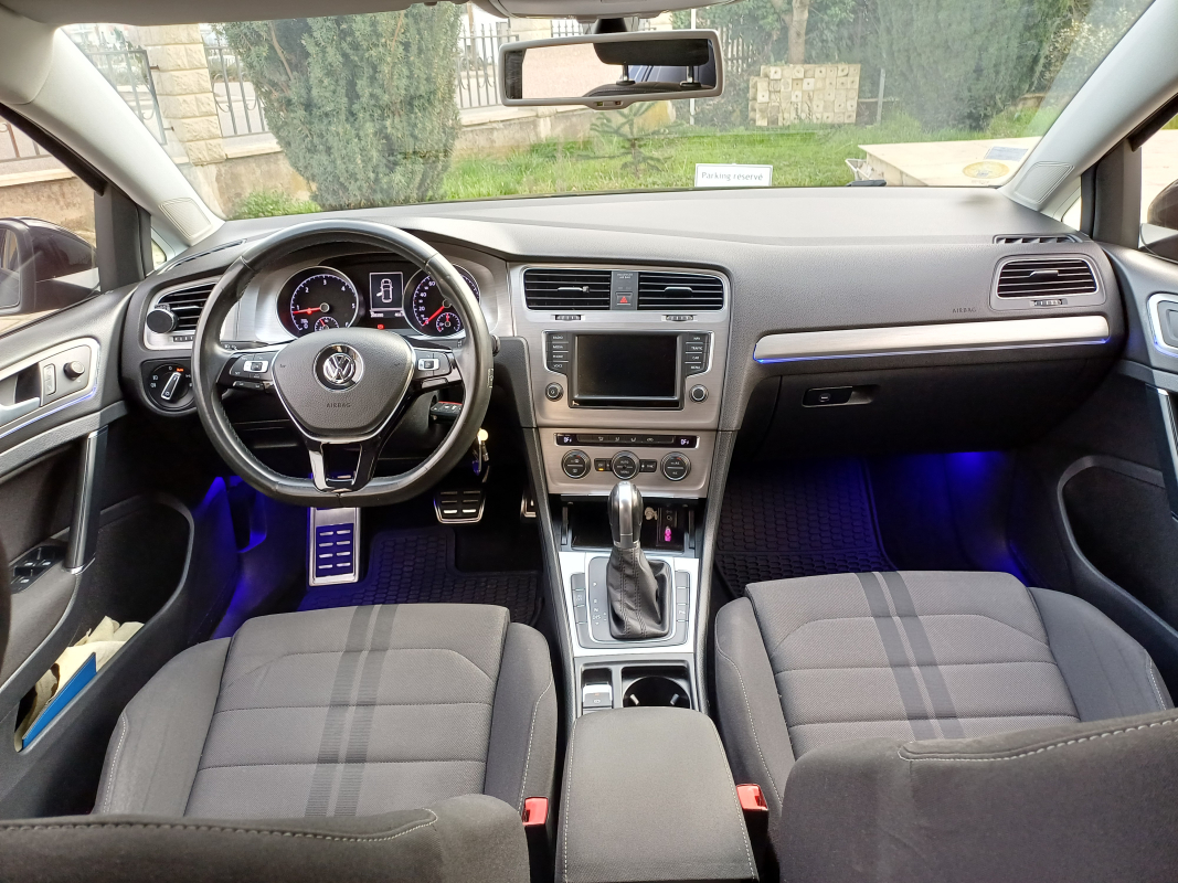Volkswagen Golf — 9