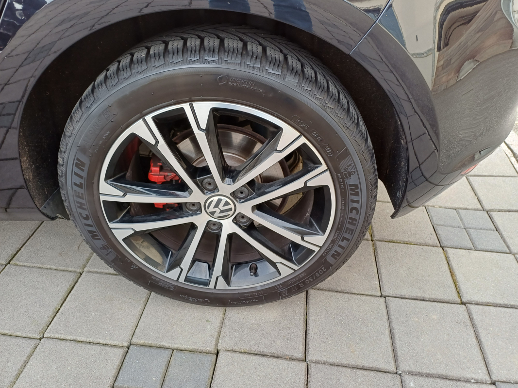 Volkswagen Golf — 24