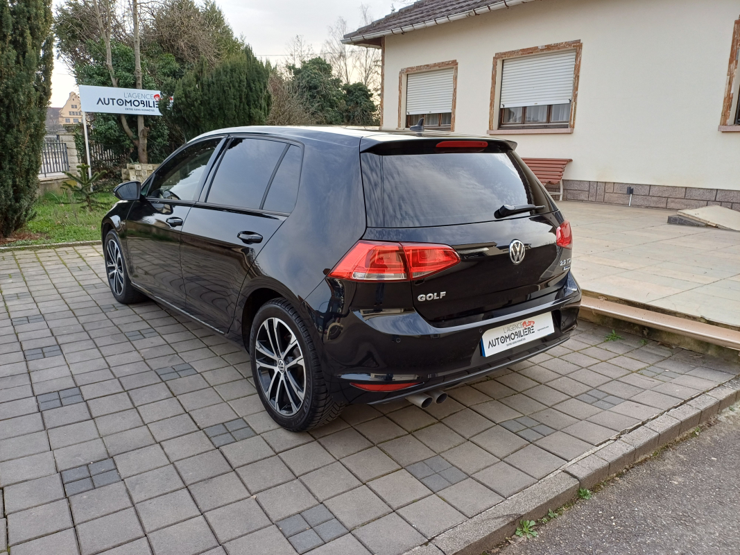 Volkswagen Golf — 3