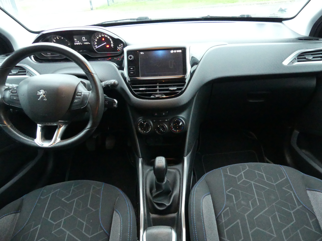 Peugeot 2008 — 15