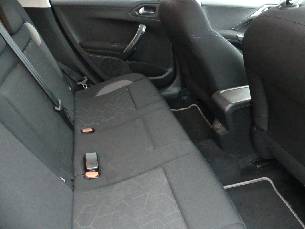 Peugeot 2008 — 13