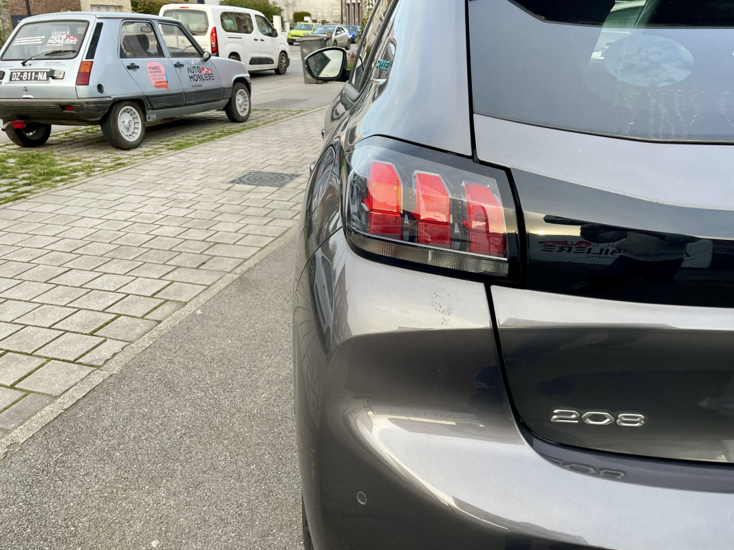 Peugeot 208 — 14
