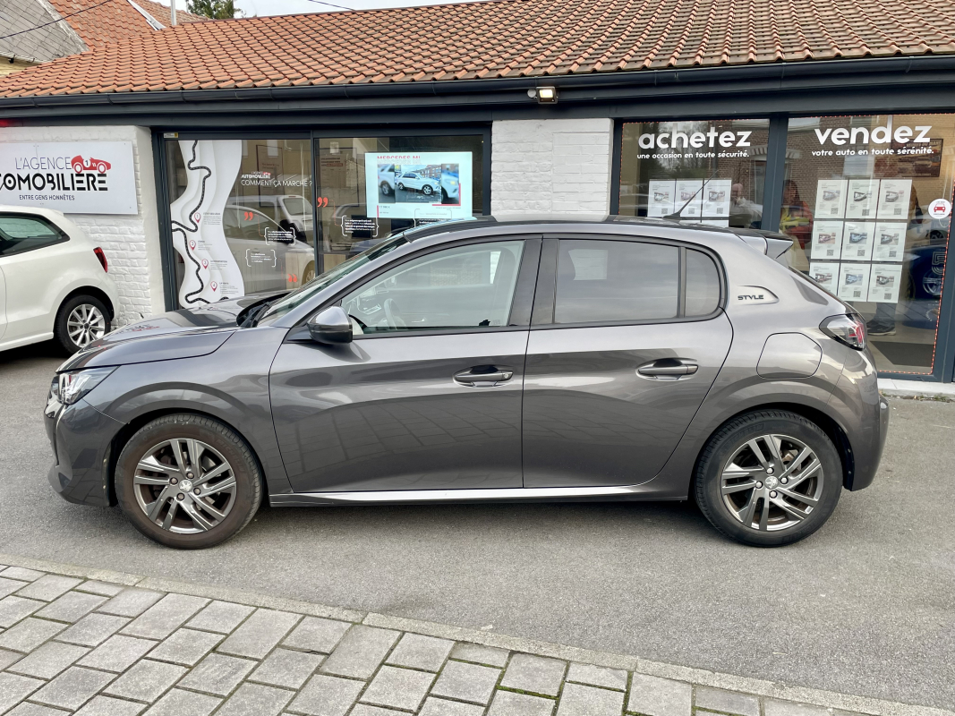 Peugeot 208 — 4