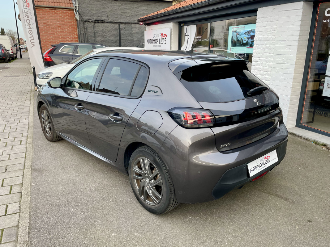 Peugeot 208 — 5