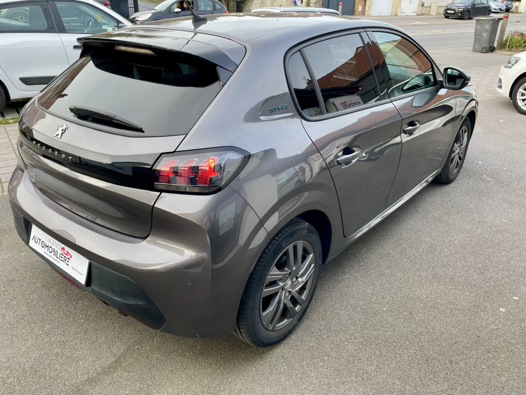 Peugeot 208 — 8