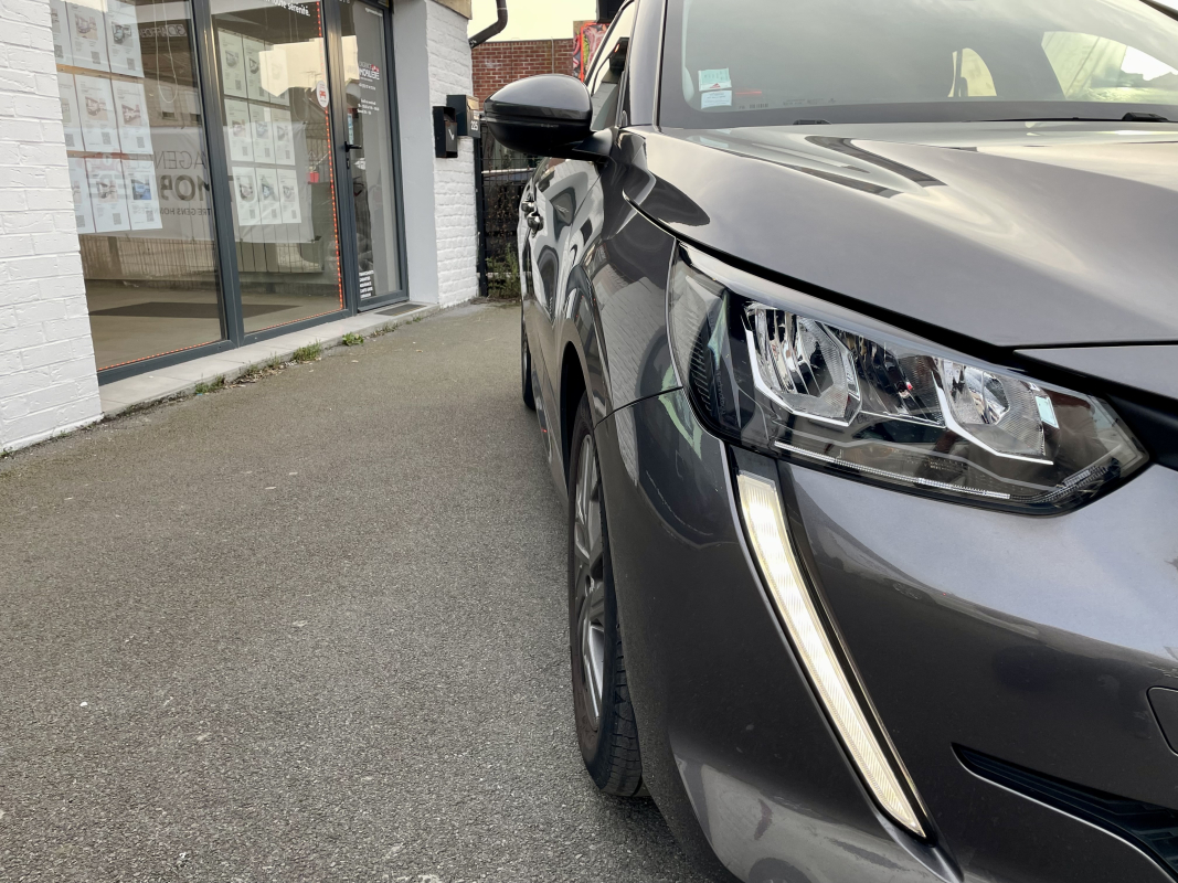 Peugeot 208 — 12