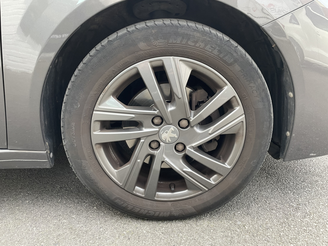 Peugeot 208 — 17