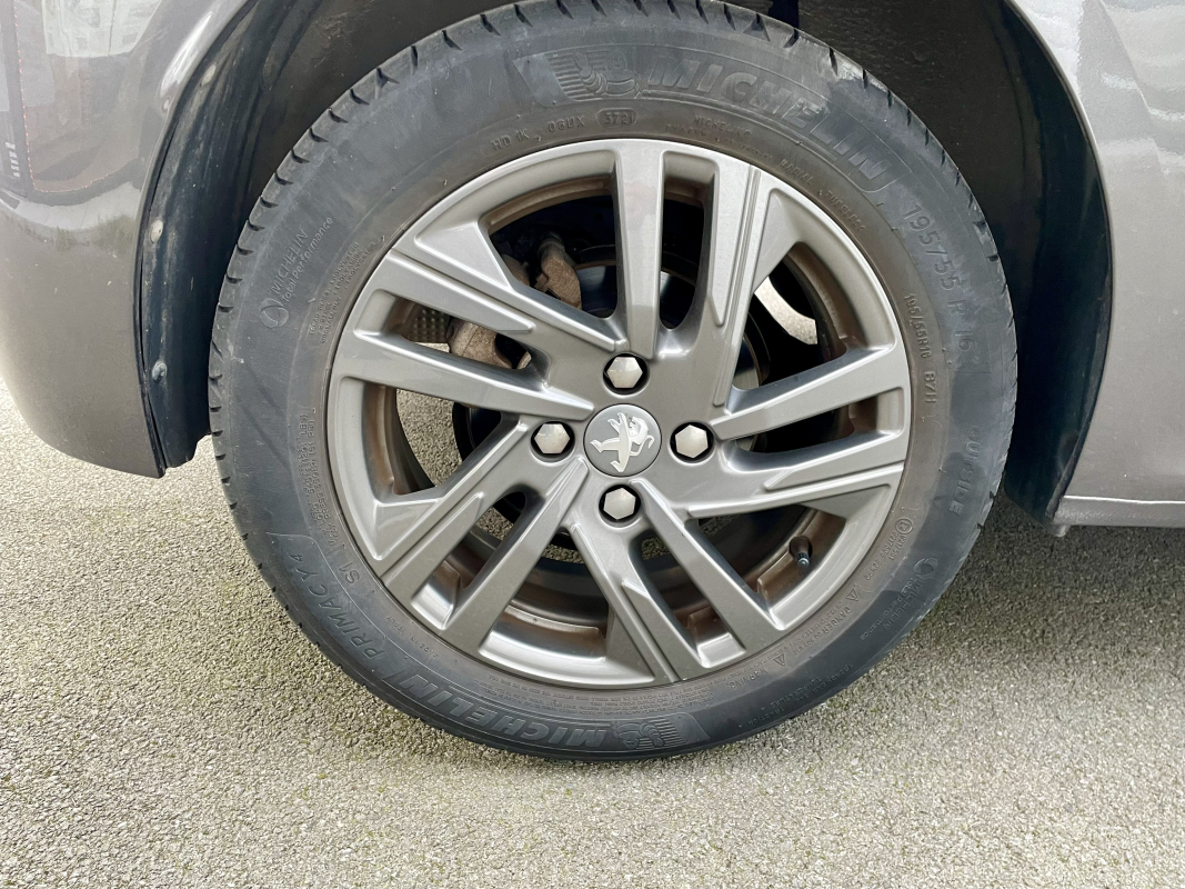 Peugeot 208 — 16