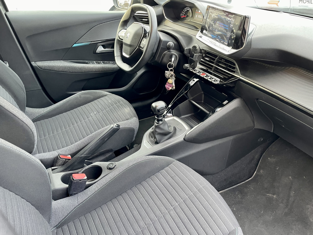 Peugeot 208 — 32