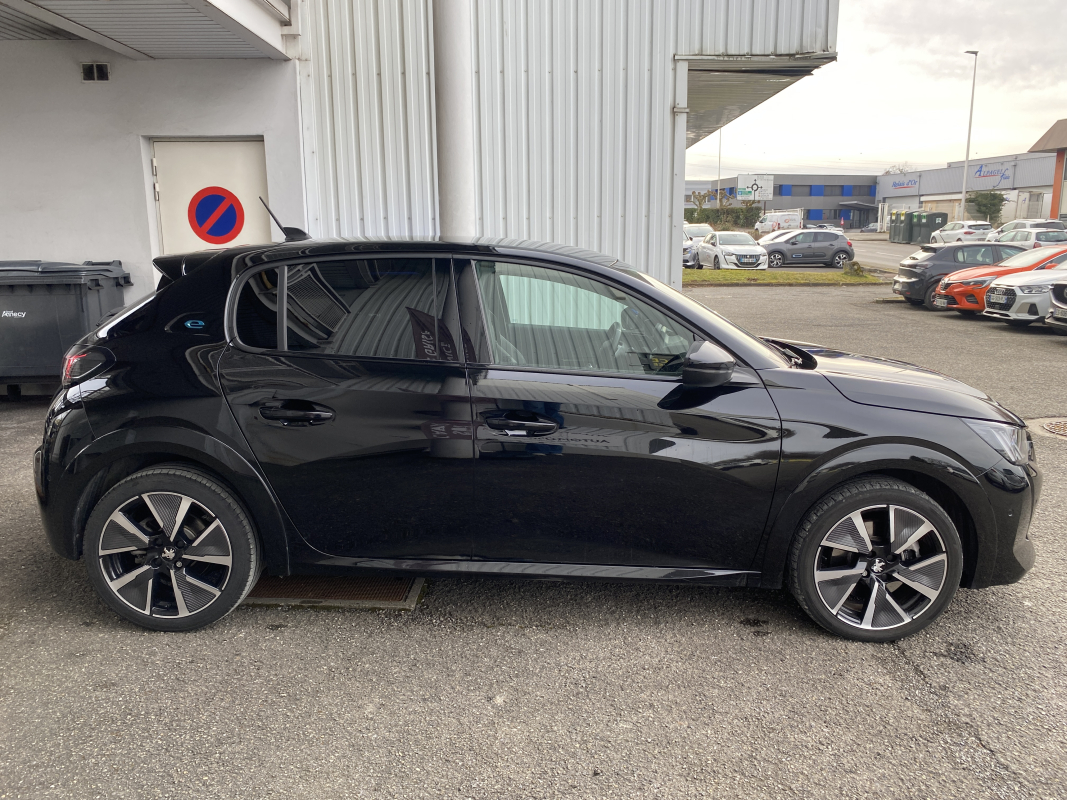 Peugeot e-208 — 4