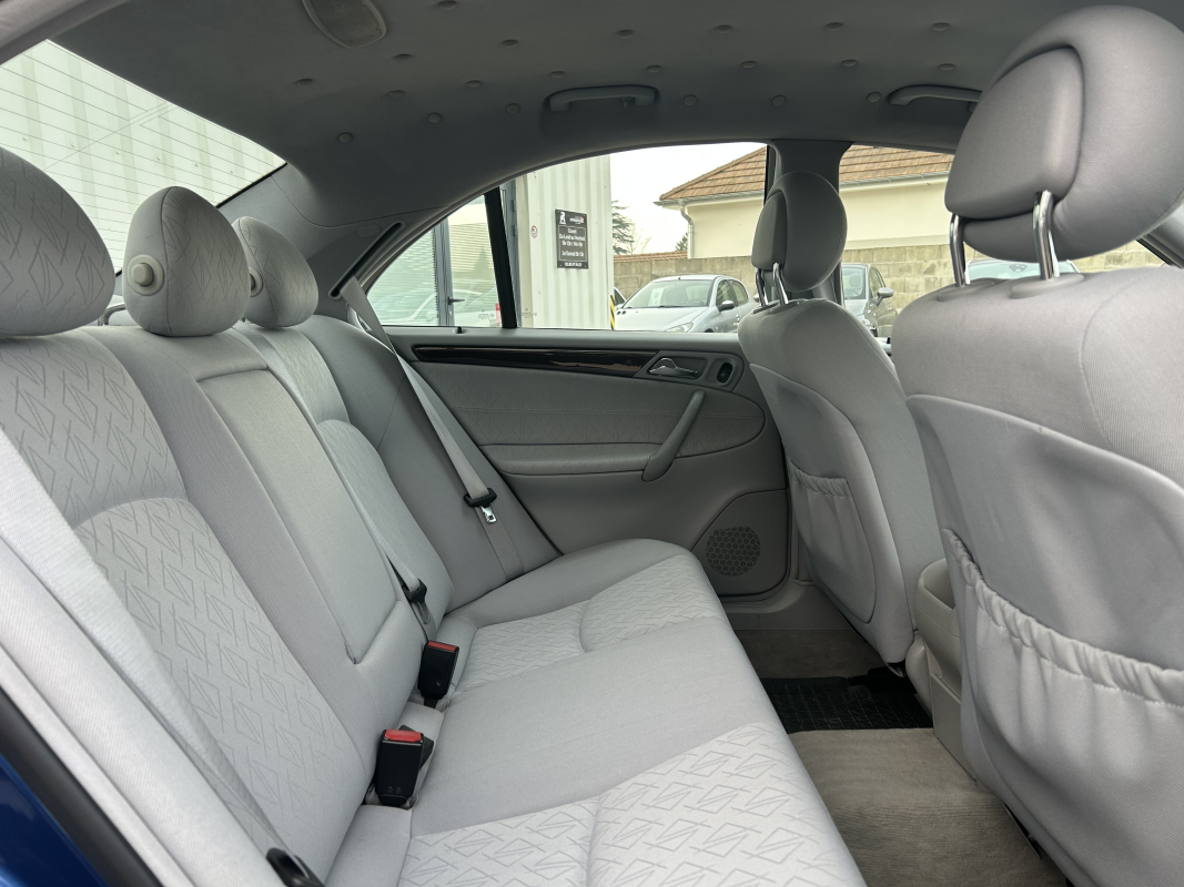 Mercedes Classe C — 25