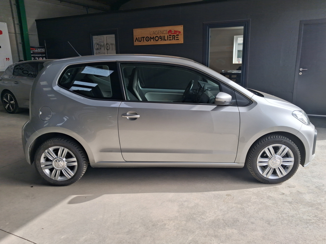 Volkswagen UP — 4