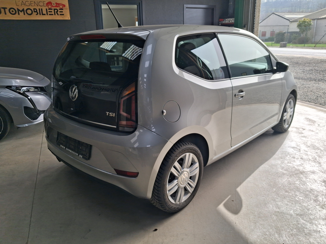 Volkswagen UP — 5