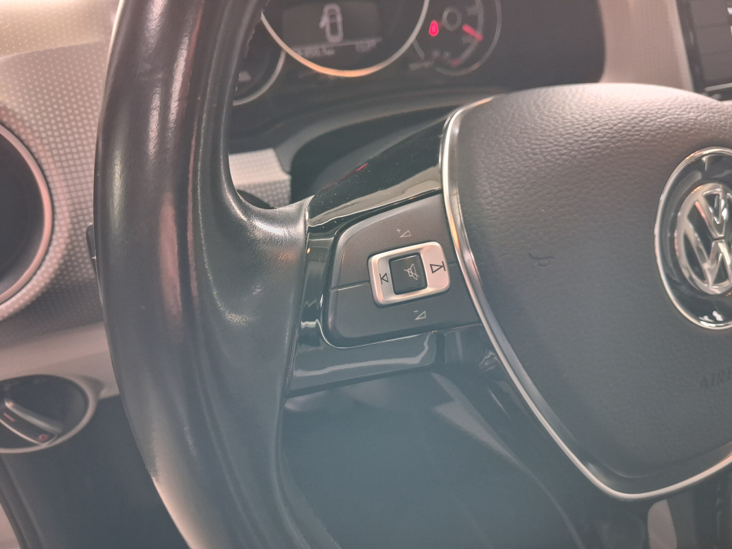 Volkswagen UP — 10