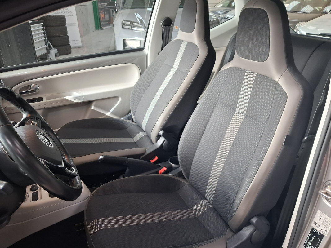 Volkswagen UP — 11