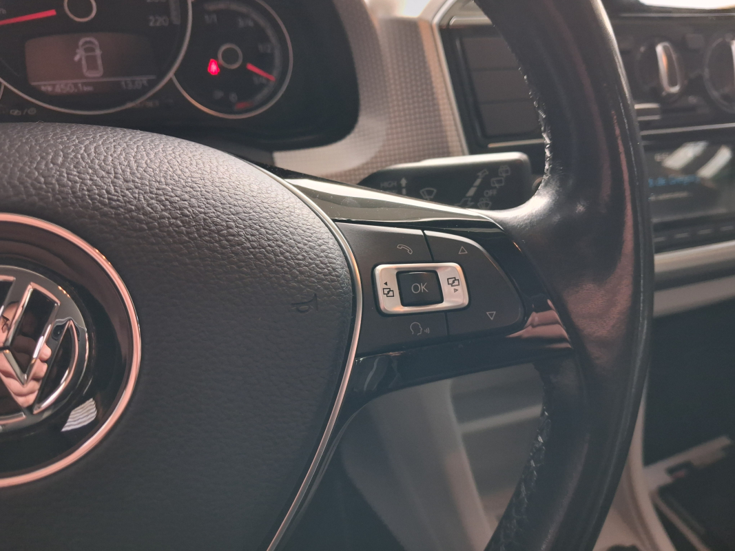 Volkswagen UP — 12