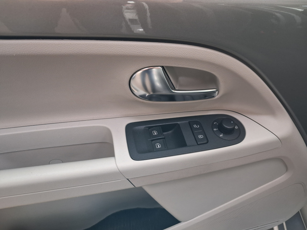 Volkswagen UP — 13