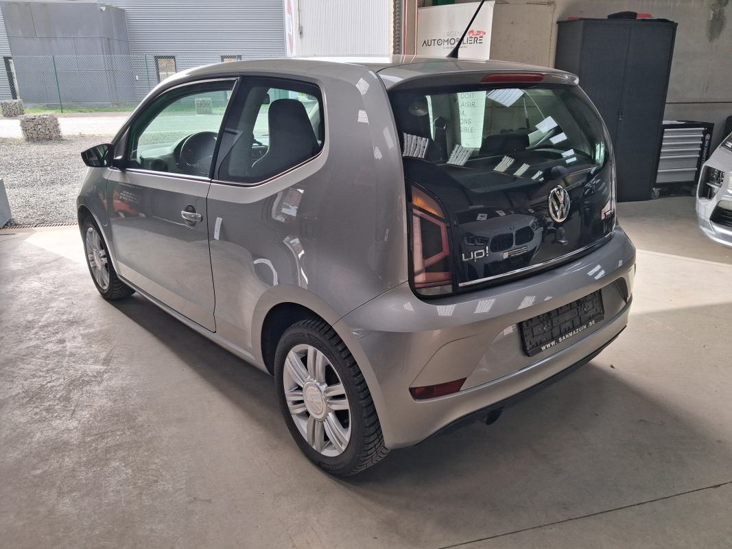 Volkswagen UP — 15