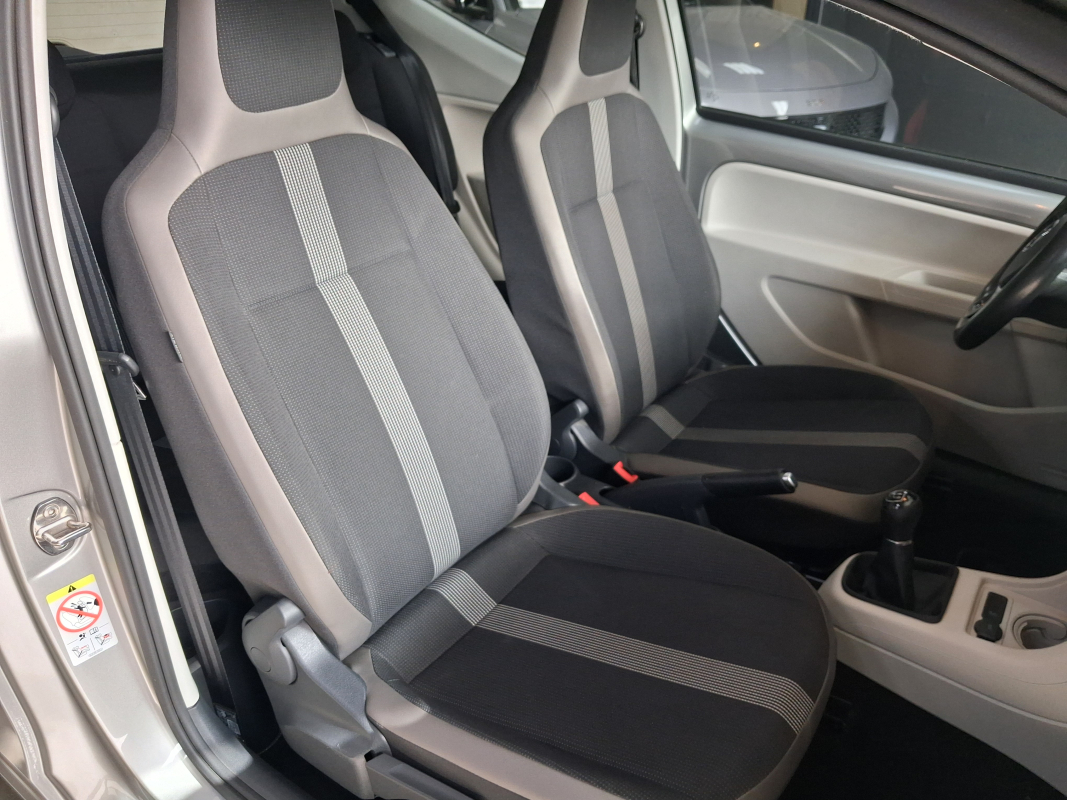 Volkswagen UP — 21