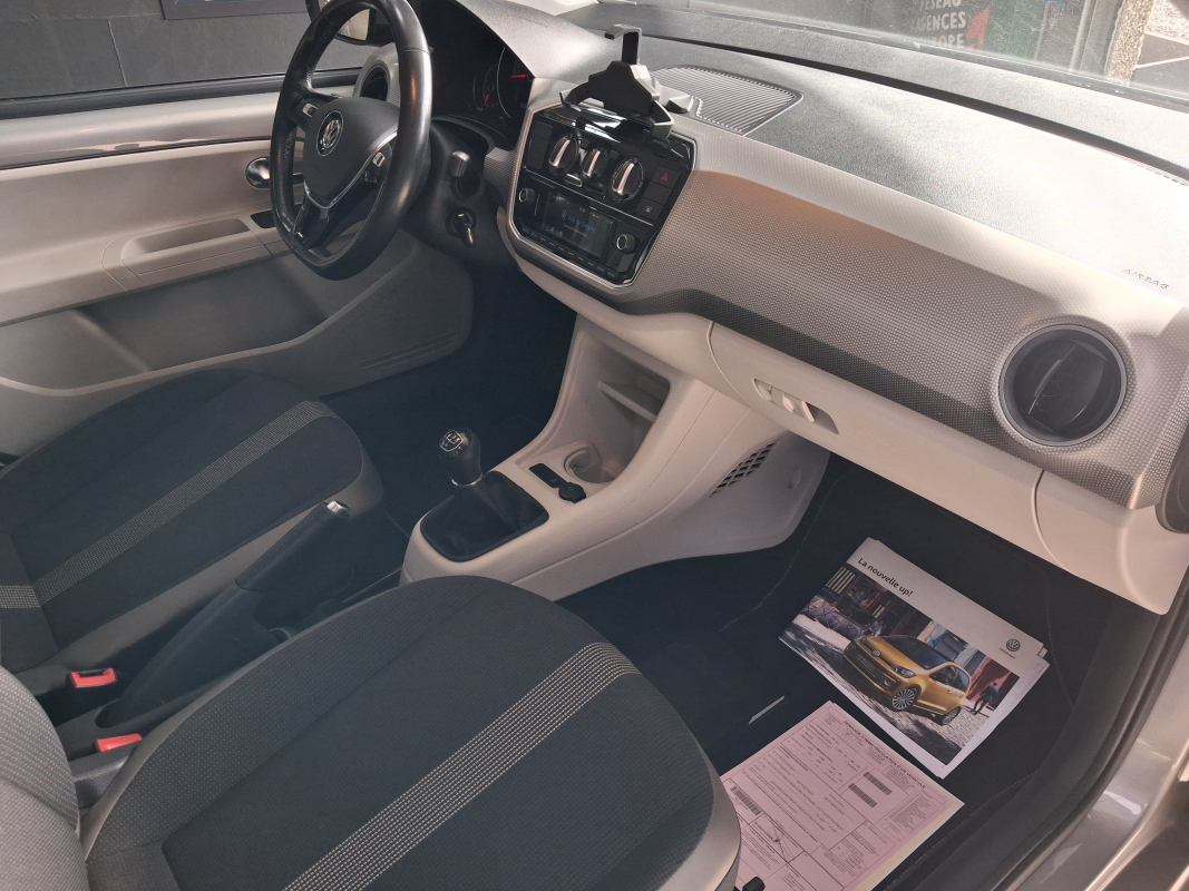 Volkswagen UP — 22