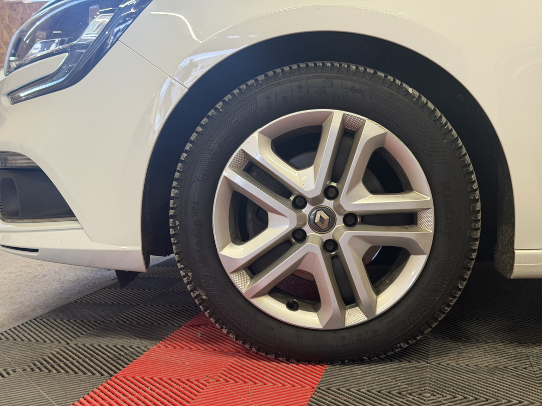 Renault Megane — 19