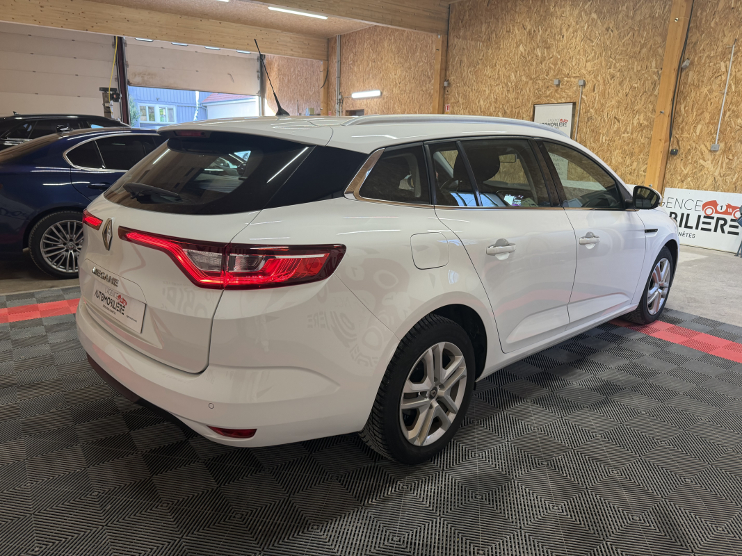 Renault Megane — 5
