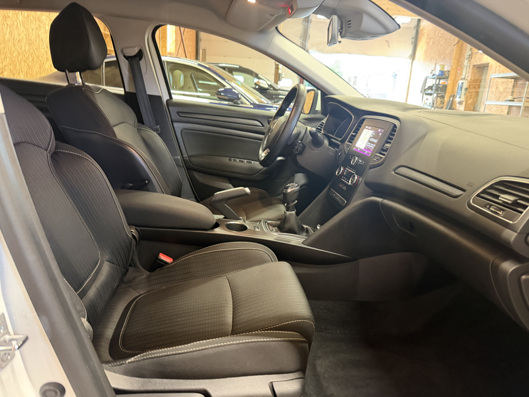 Renault Megane — 12