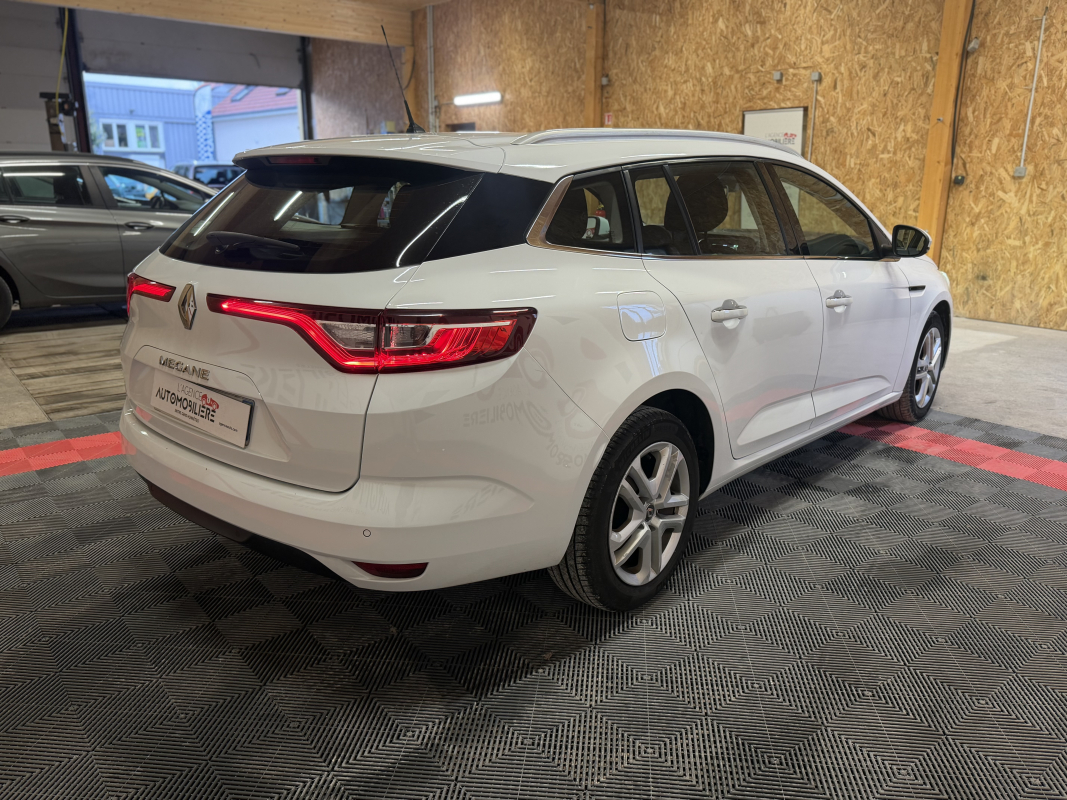 Renault Megane — 4