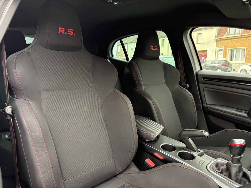 Renault Megane — 13