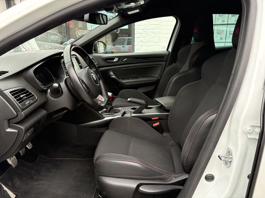 Renault Megane — 12