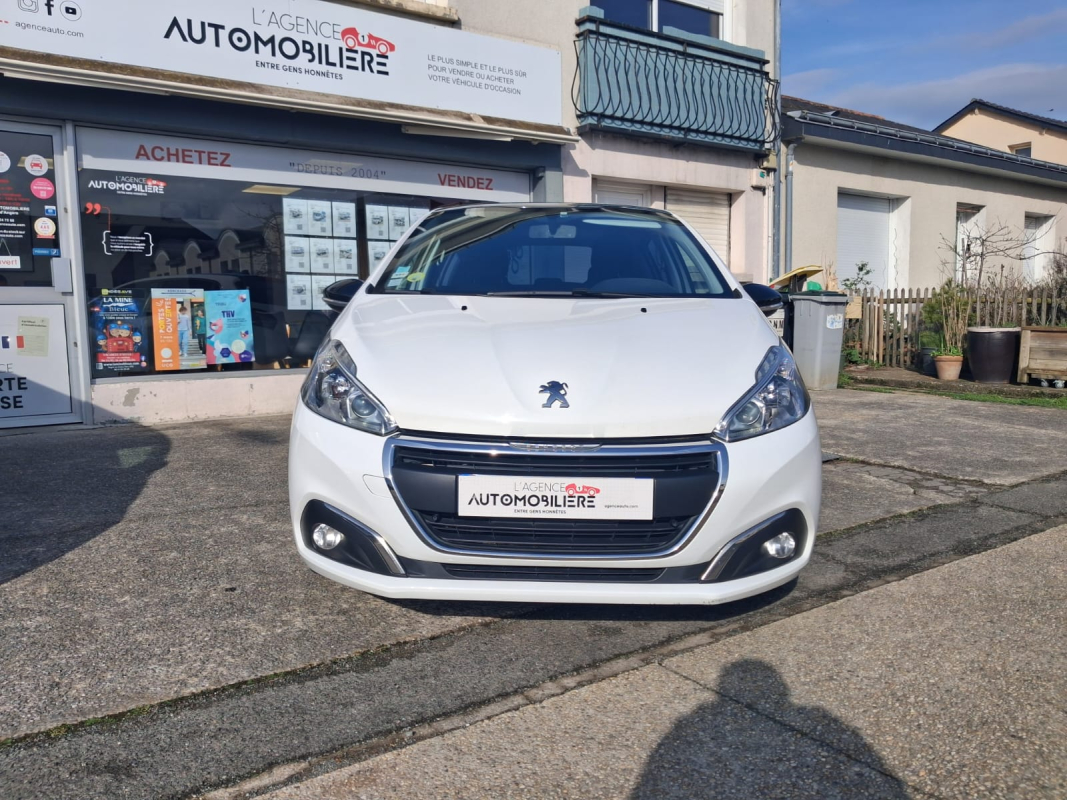 Peugeot 208 — 2