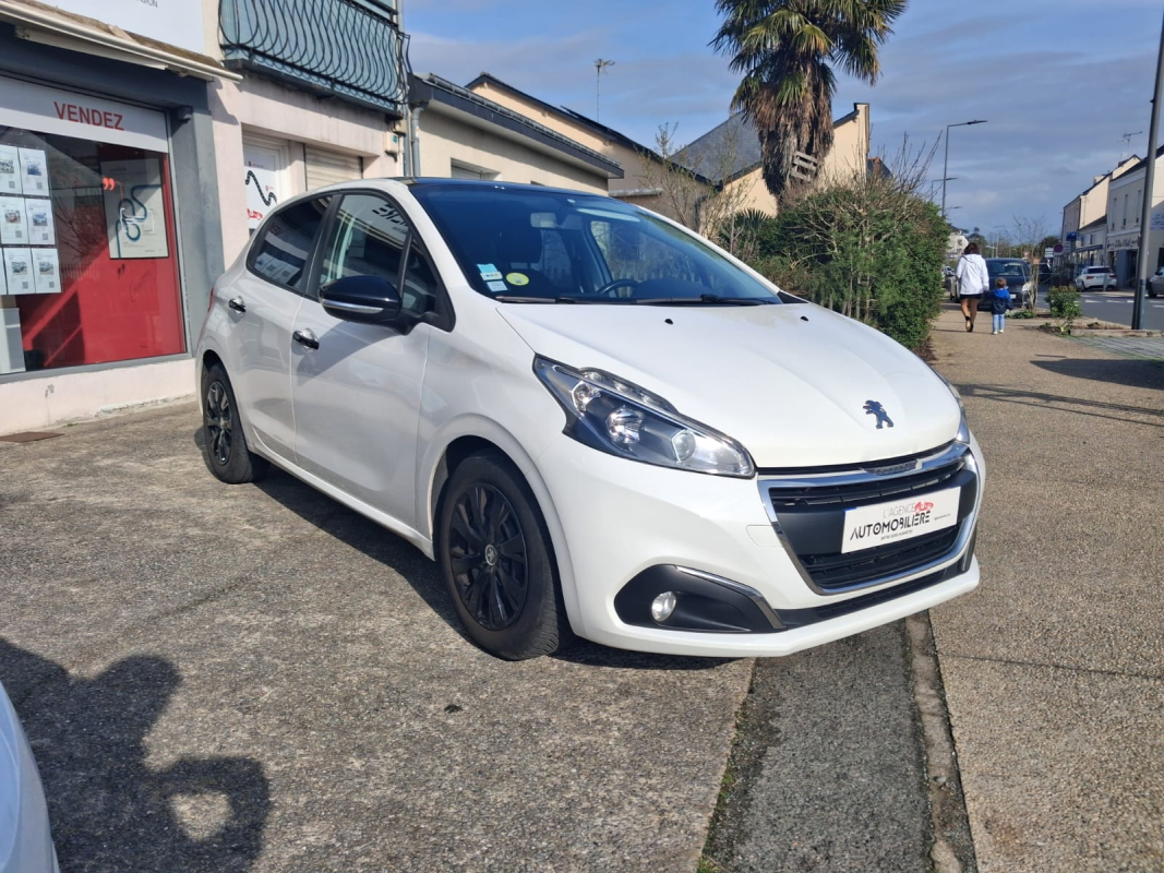 Peugeot 208 — 3