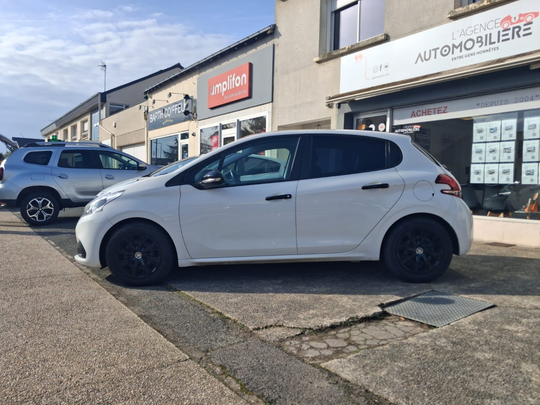 Peugeot 208 — 8