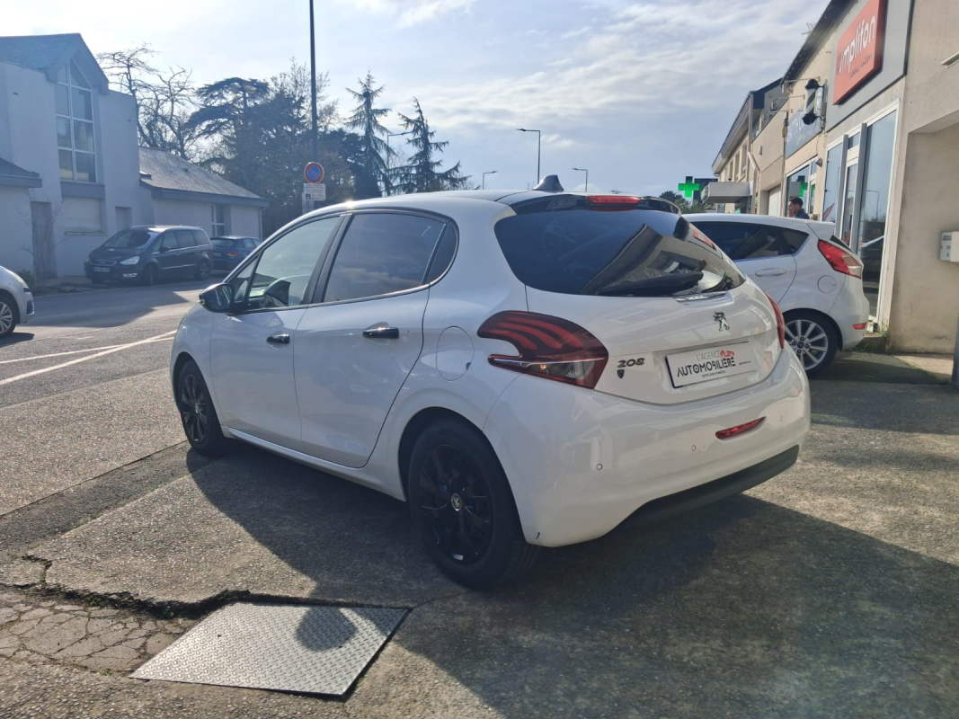 Peugeot 208 — 7