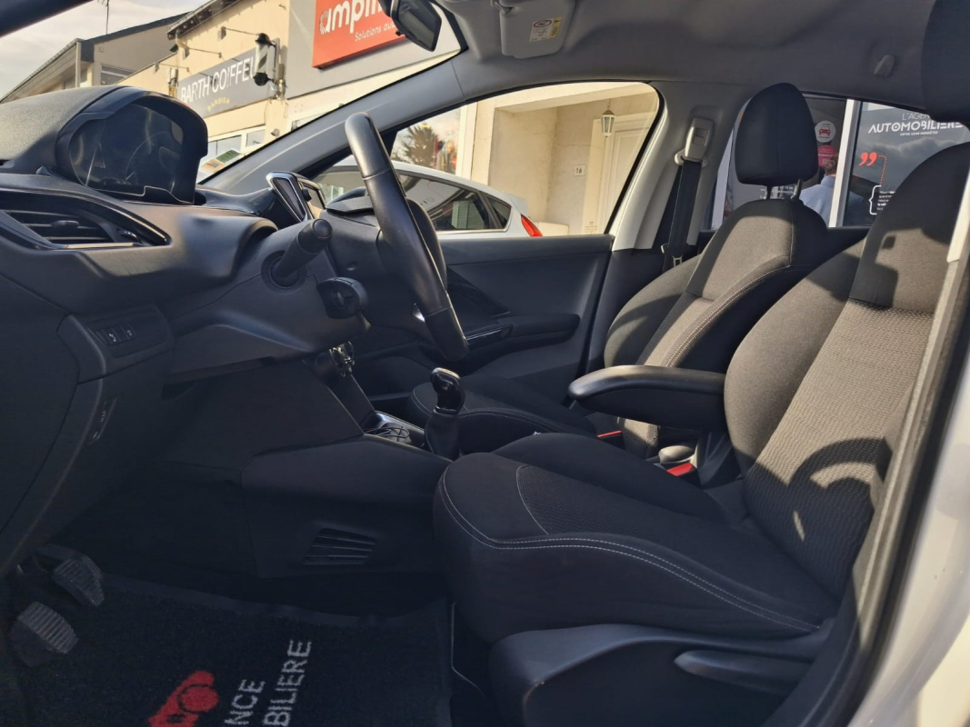 Peugeot 208 — 11