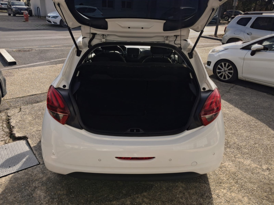 Peugeot 208 — 15