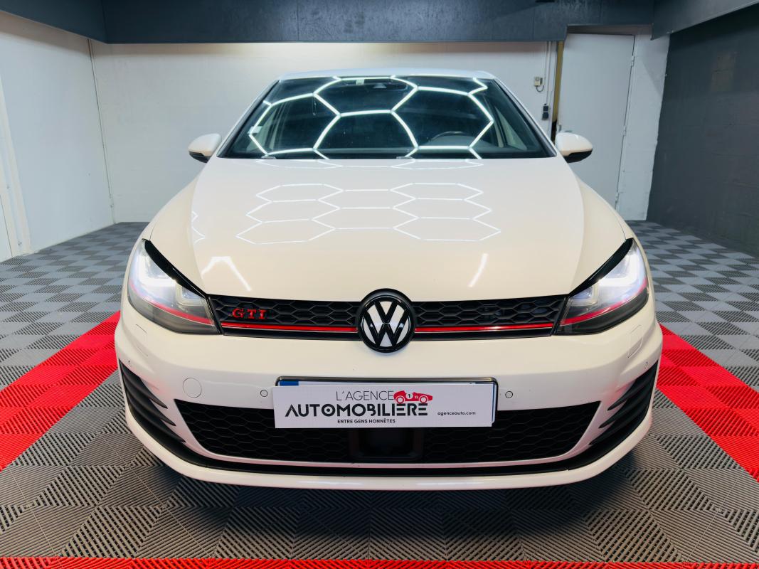 Volkswagen Golf — 2