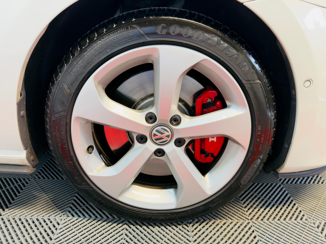 Volkswagen Golf — 28