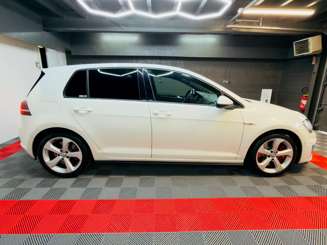 Volkswagen Golf — 4