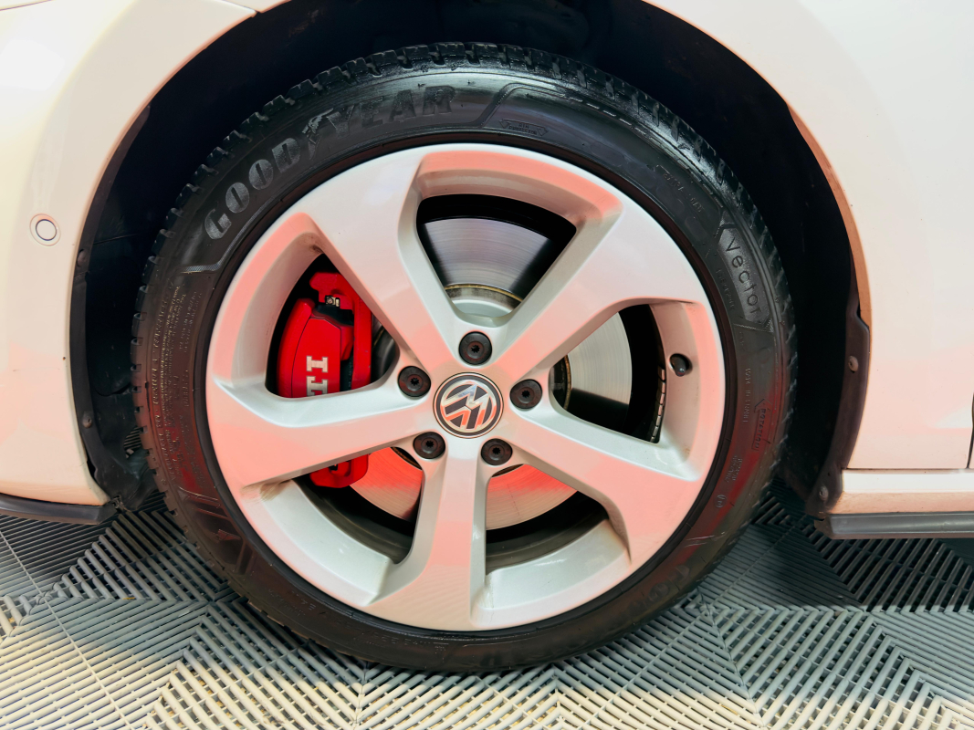 Volkswagen Golf — 30
