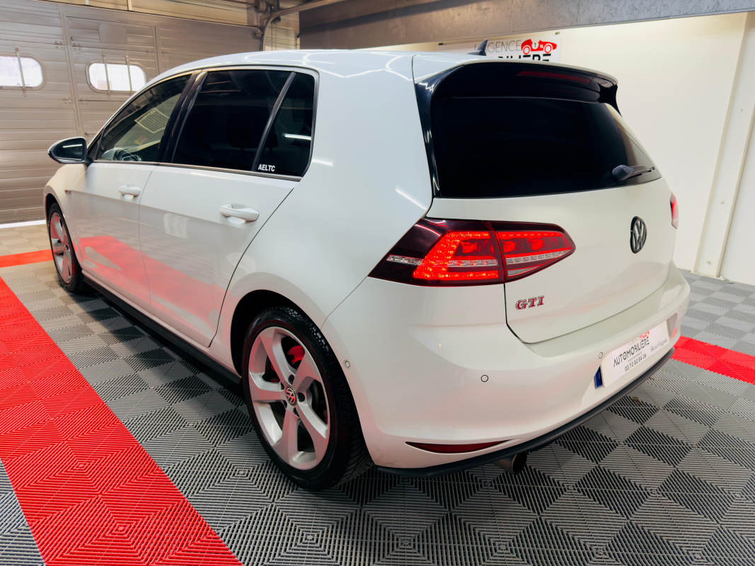 Volkswagen Golf — 7