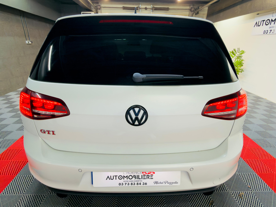 Volkswagen Golf — 6