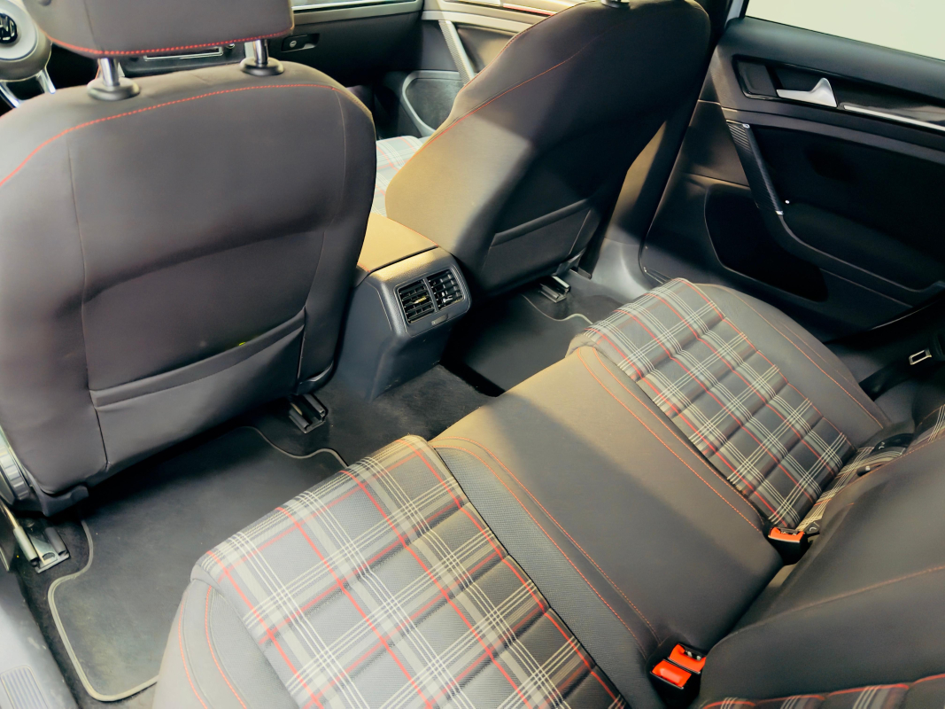 Volkswagen Golf — 25