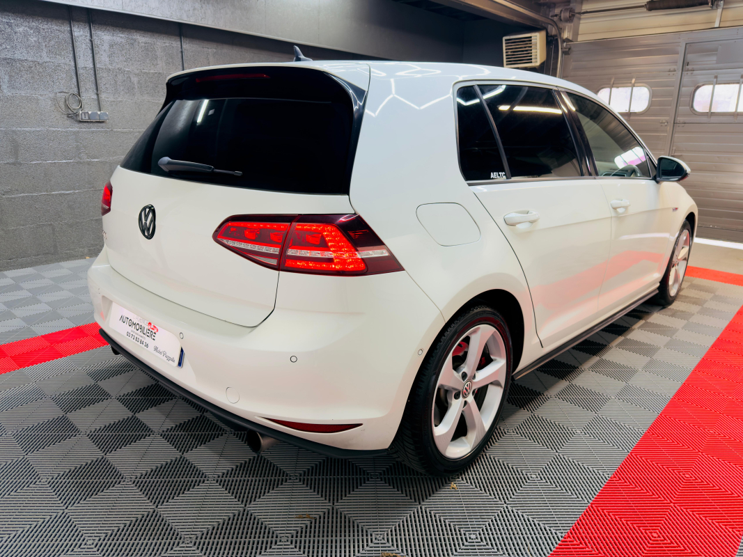 Volkswagen Golf — 5
