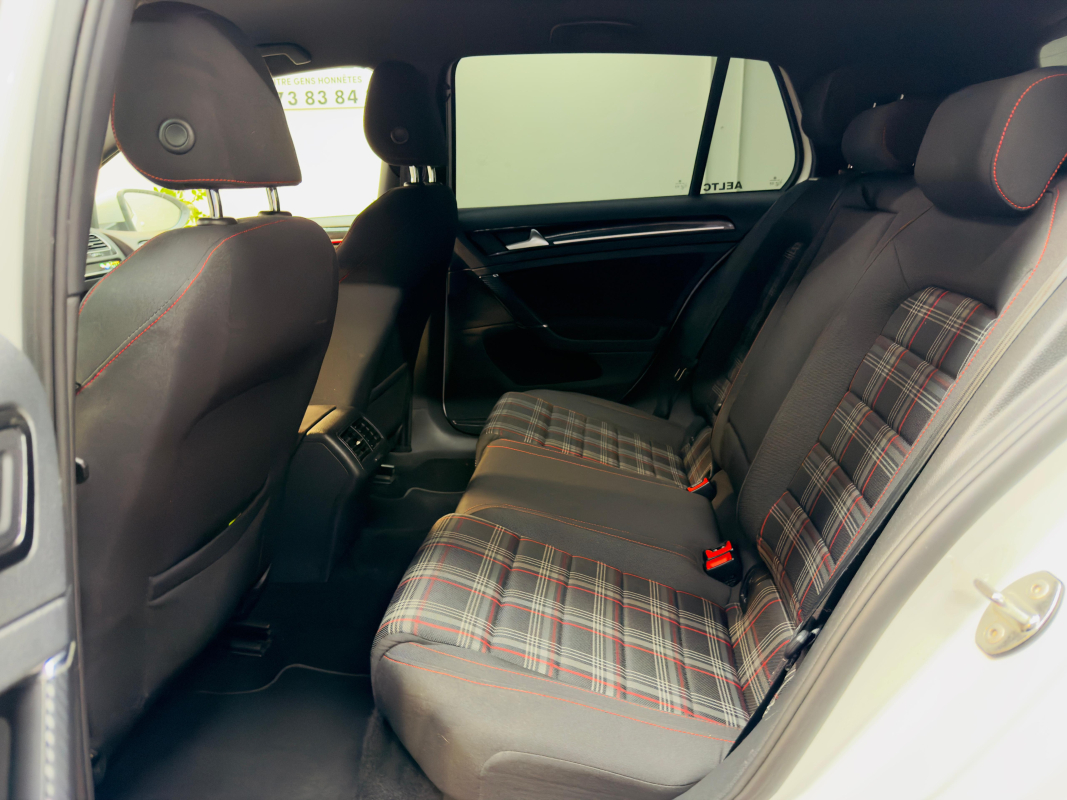 Volkswagen Golf — 24