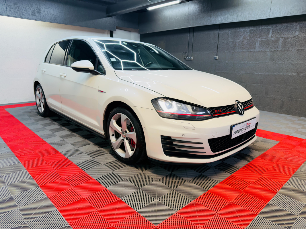 Volkswagen Golf — 3