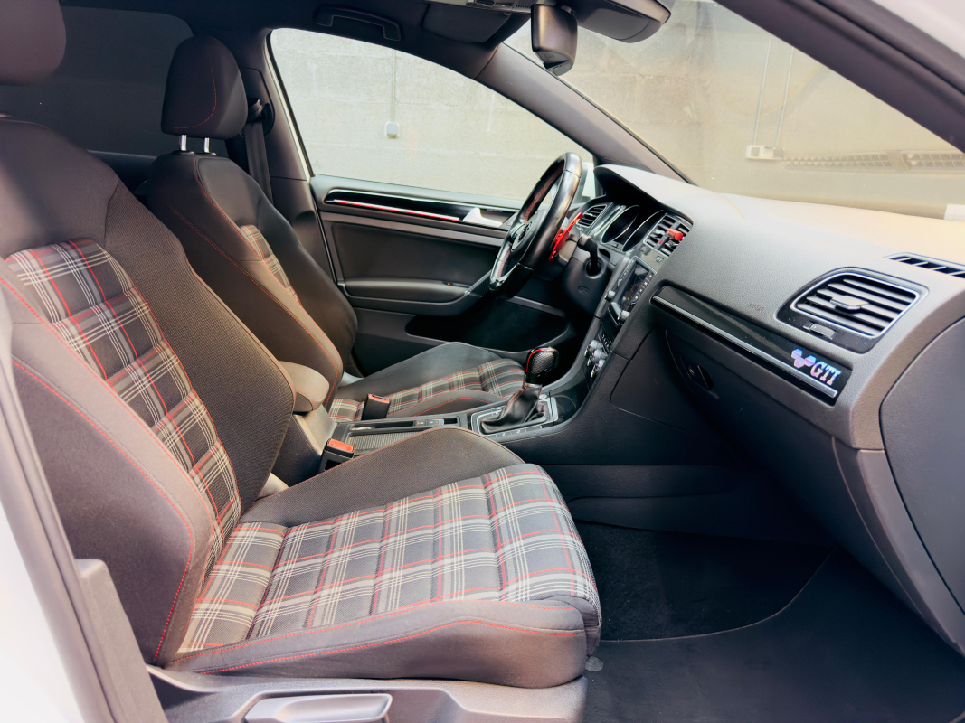 Volkswagen Golf — 22